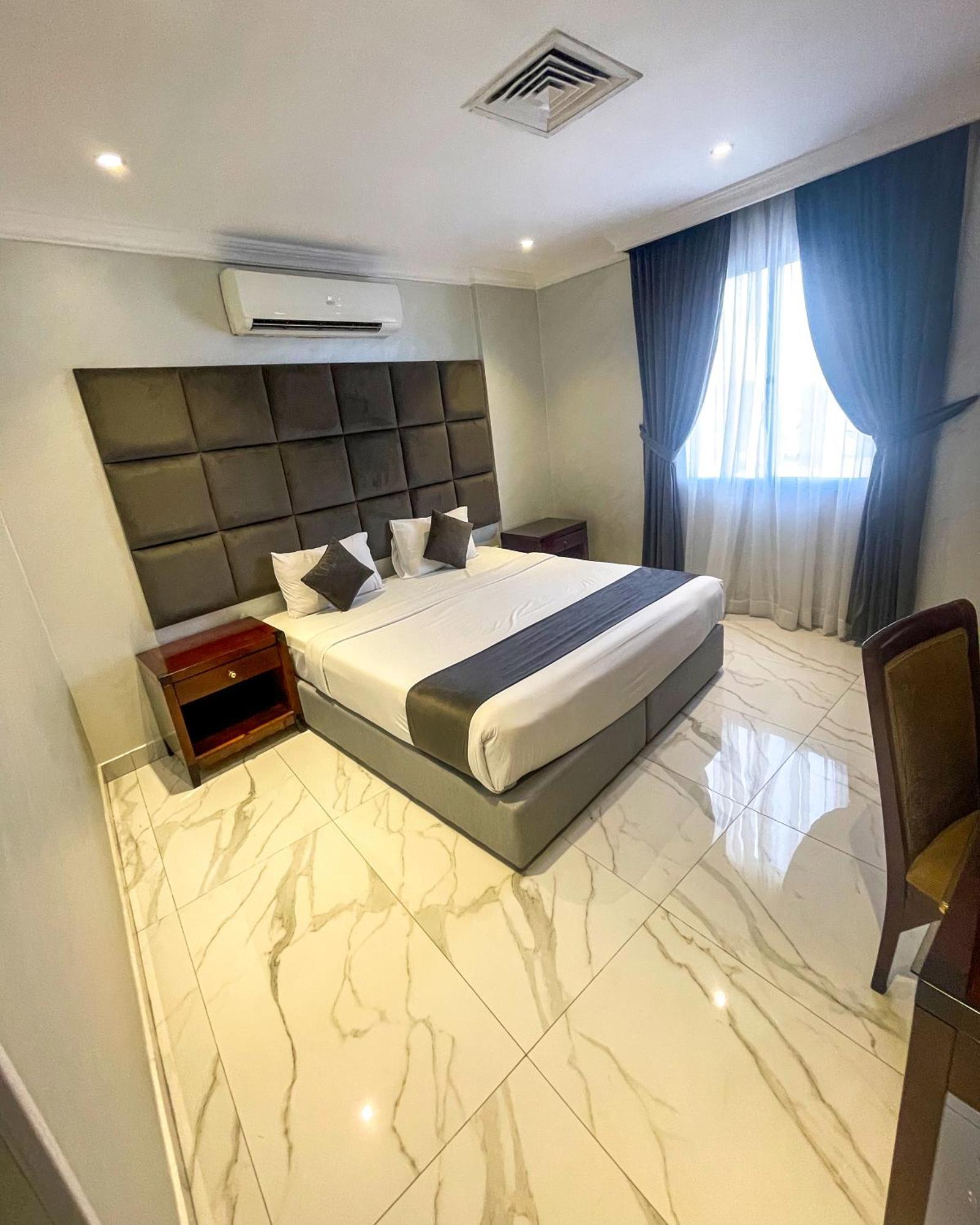 Continental Suite Farwaniya Kuwait City Ngoại thất bức ảnh