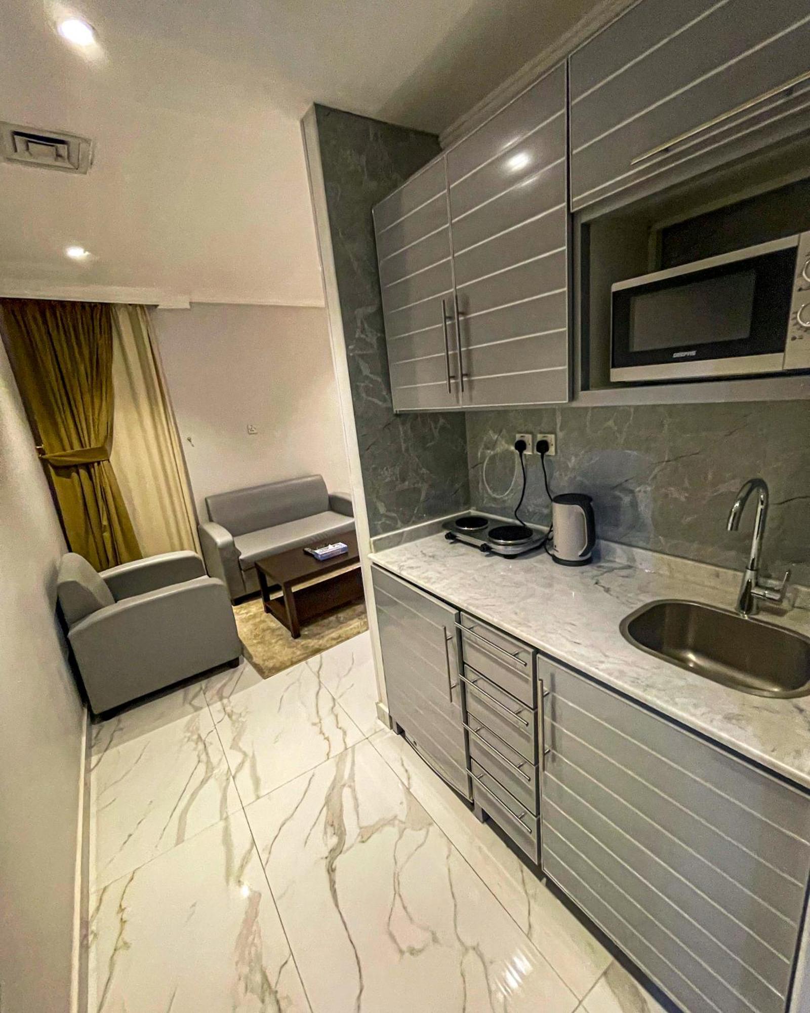 Continental Suite Farwaniya Kuwait City Ngoại thất bức ảnh