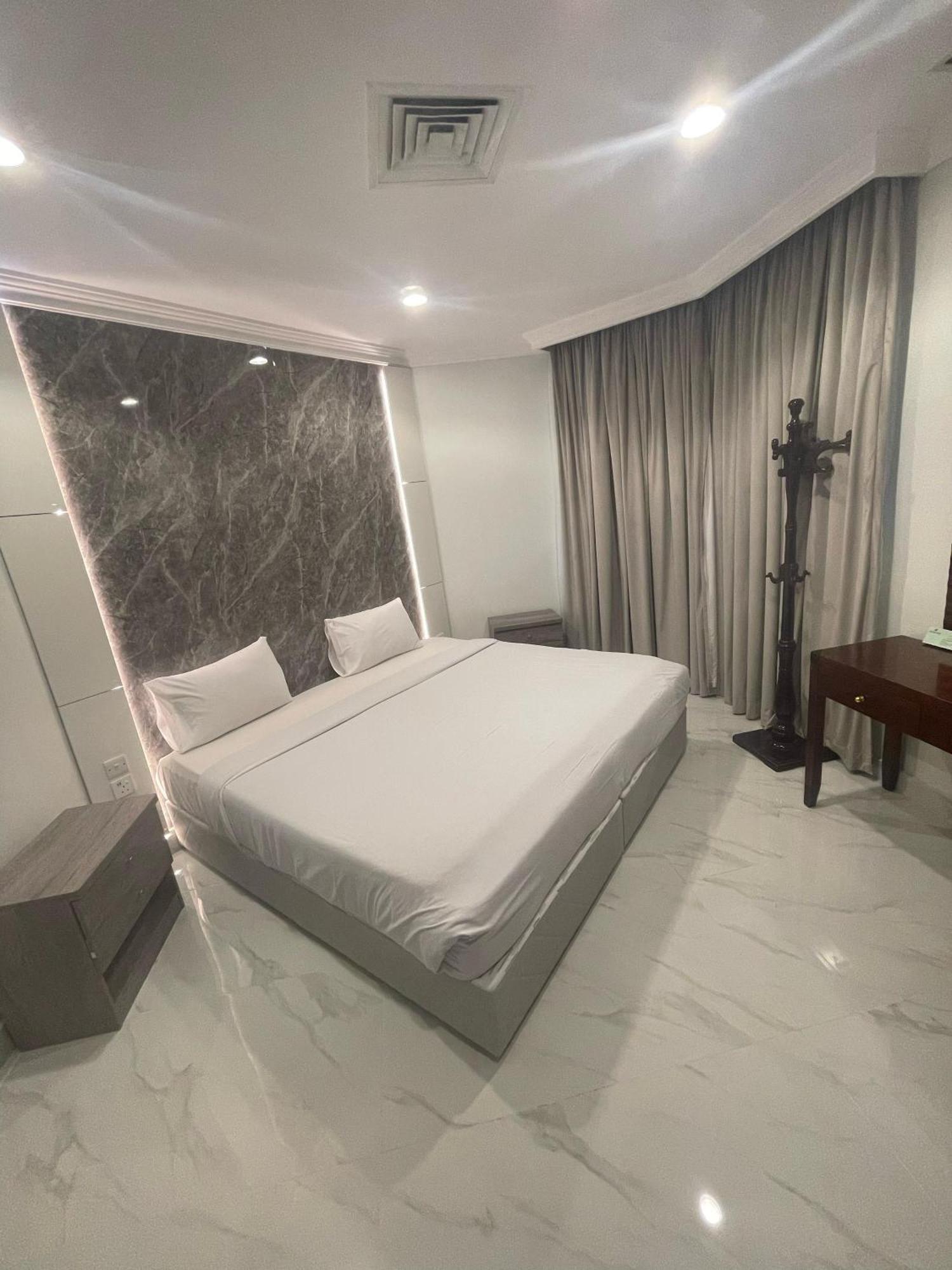Continental Suite Farwaniya Kuwait City Ngoại thất bức ảnh