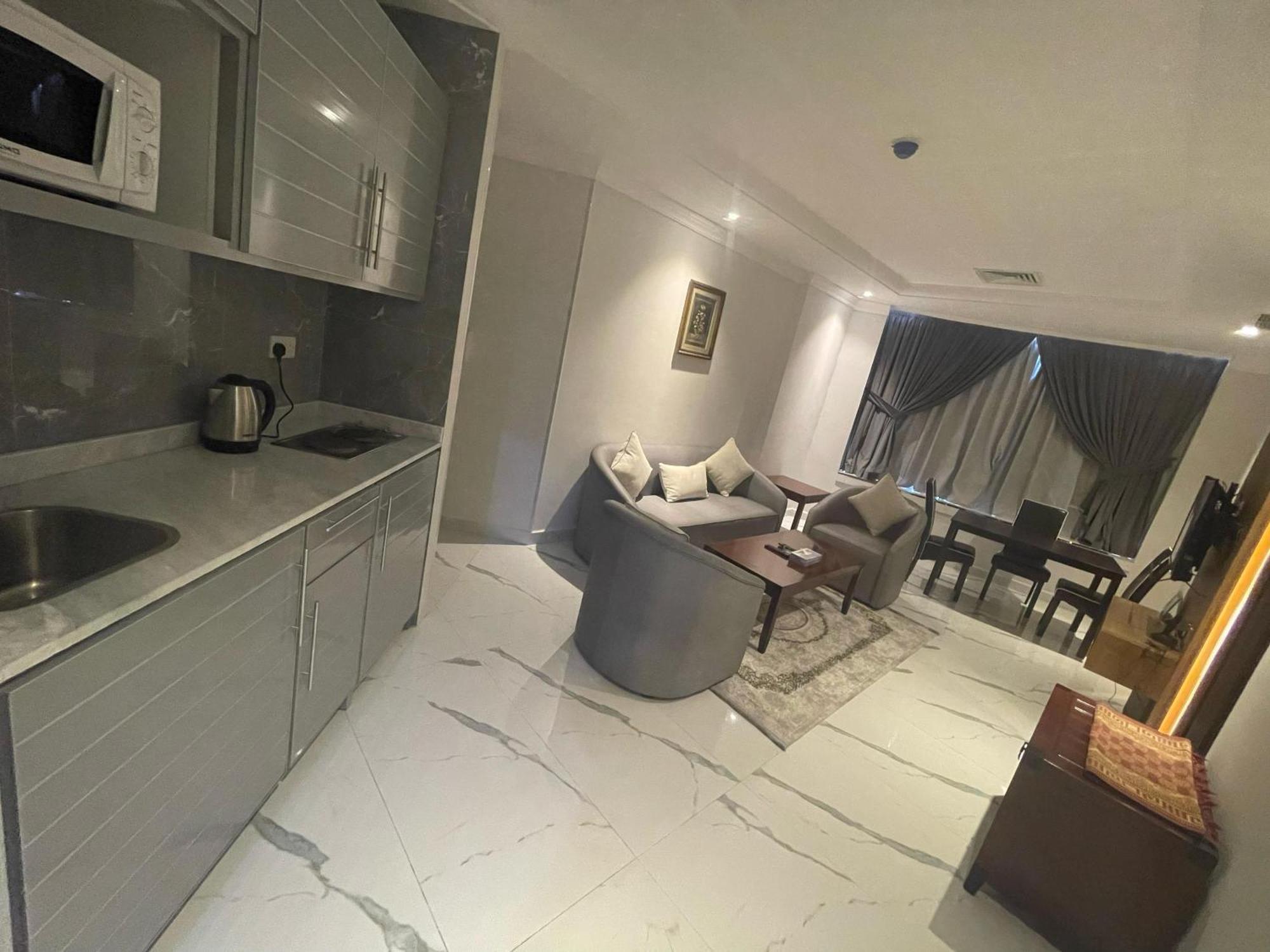 Continental Suite Farwaniya Kuwait City Ngoại thất bức ảnh
