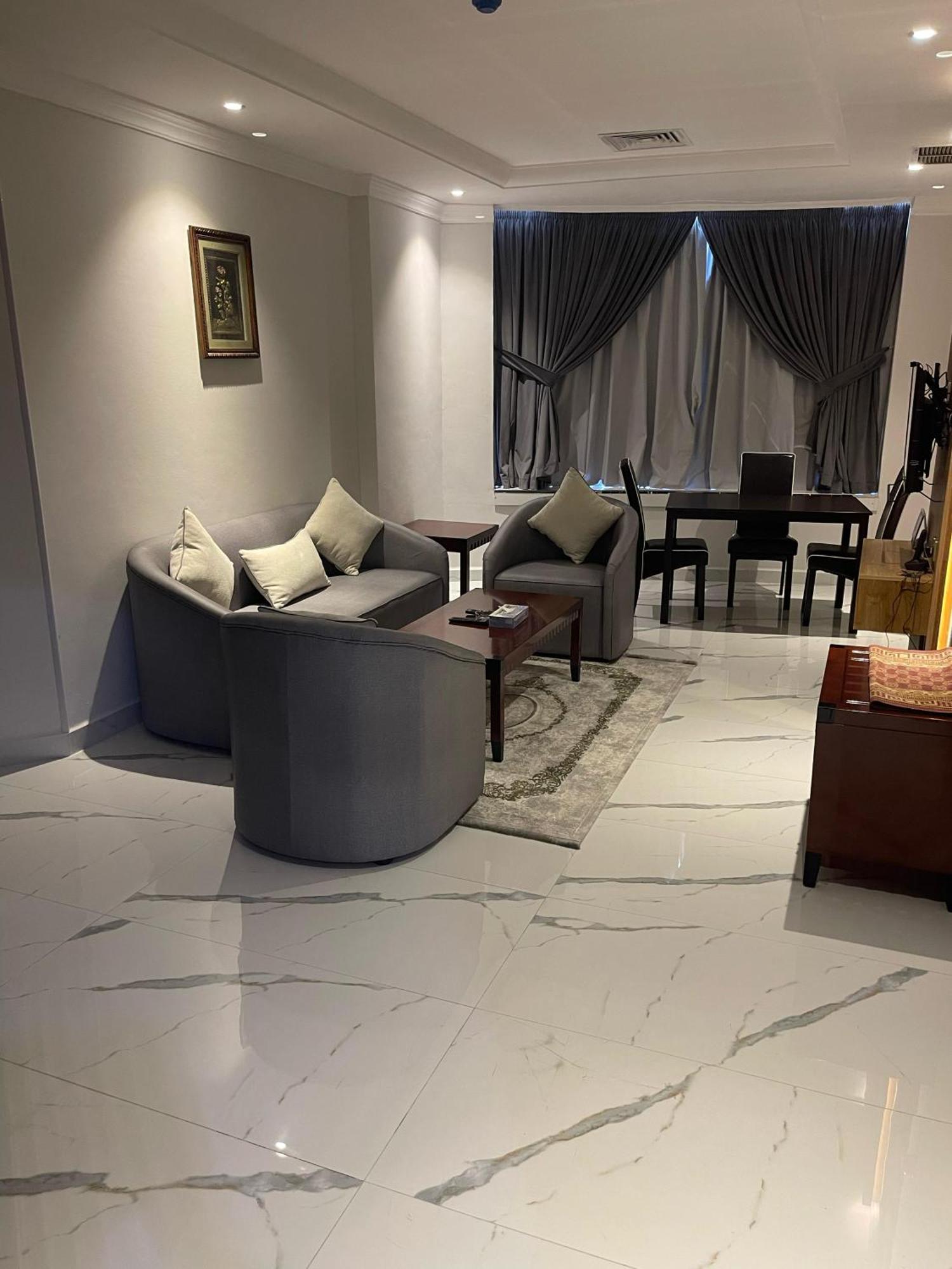 Continental Suite Farwaniya Kuwait City Ngoại thất bức ảnh