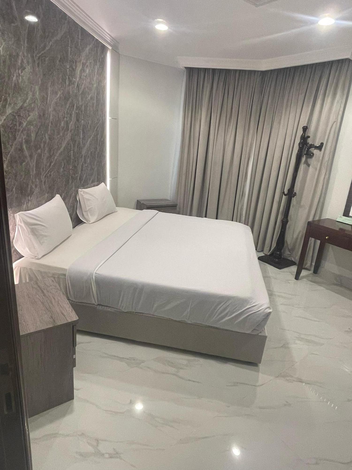 Continental Suite Farwaniya Kuwait City Ngoại thất bức ảnh