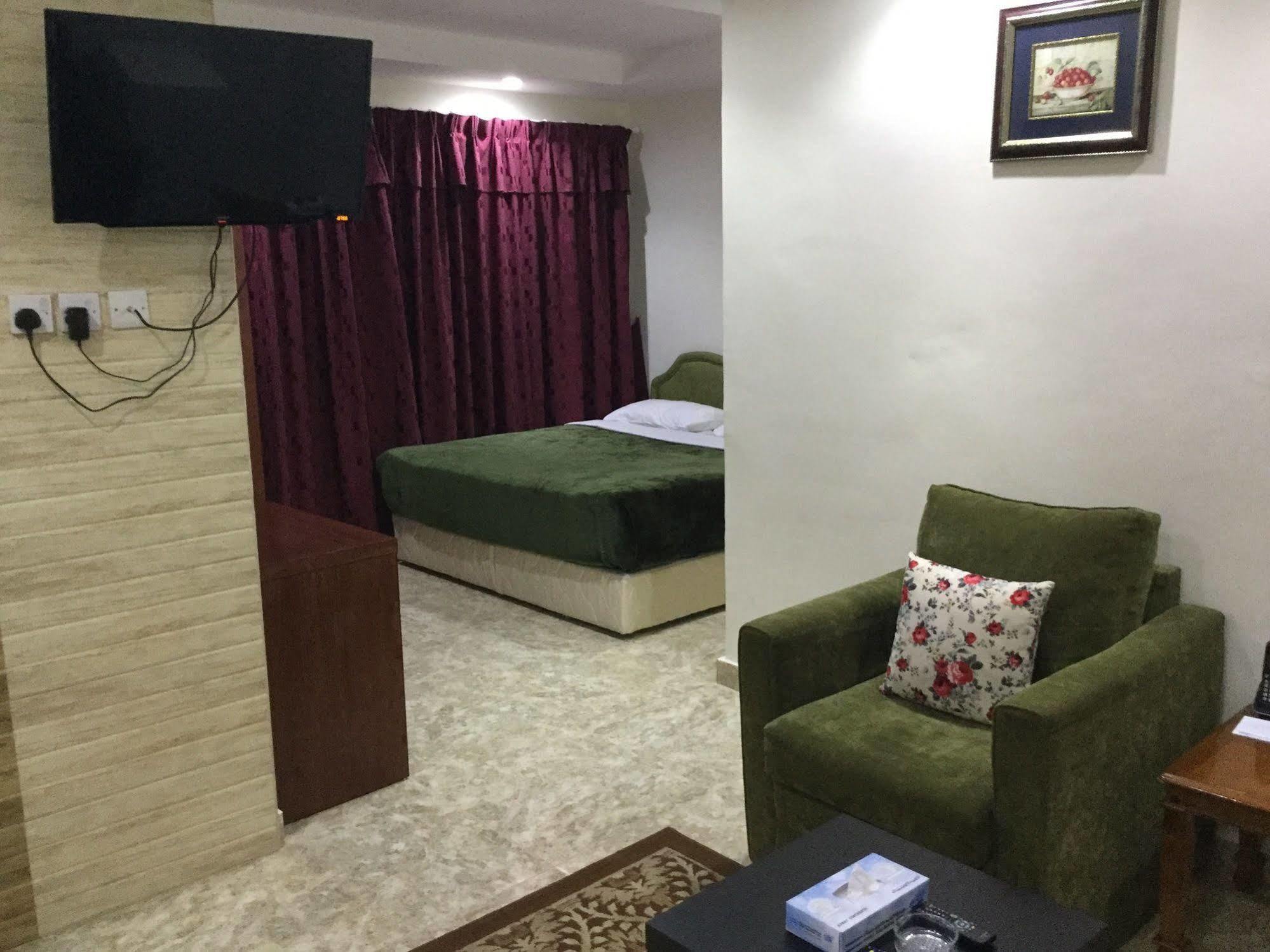 Continental Suite Farwaniya Kuwait City Ngoại thất bức ảnh