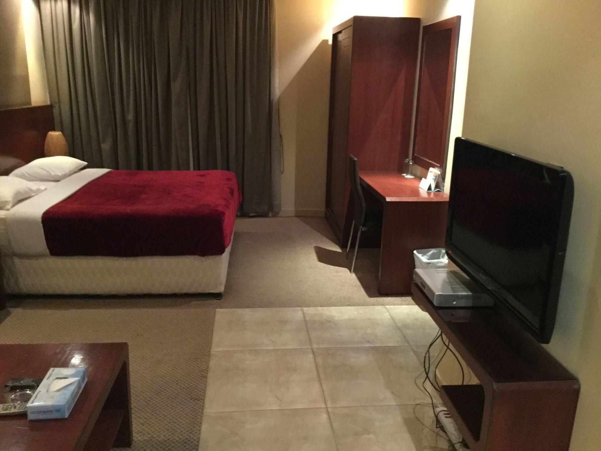Continental Suite Farwaniya Kuwait City Ngoại thất bức ảnh