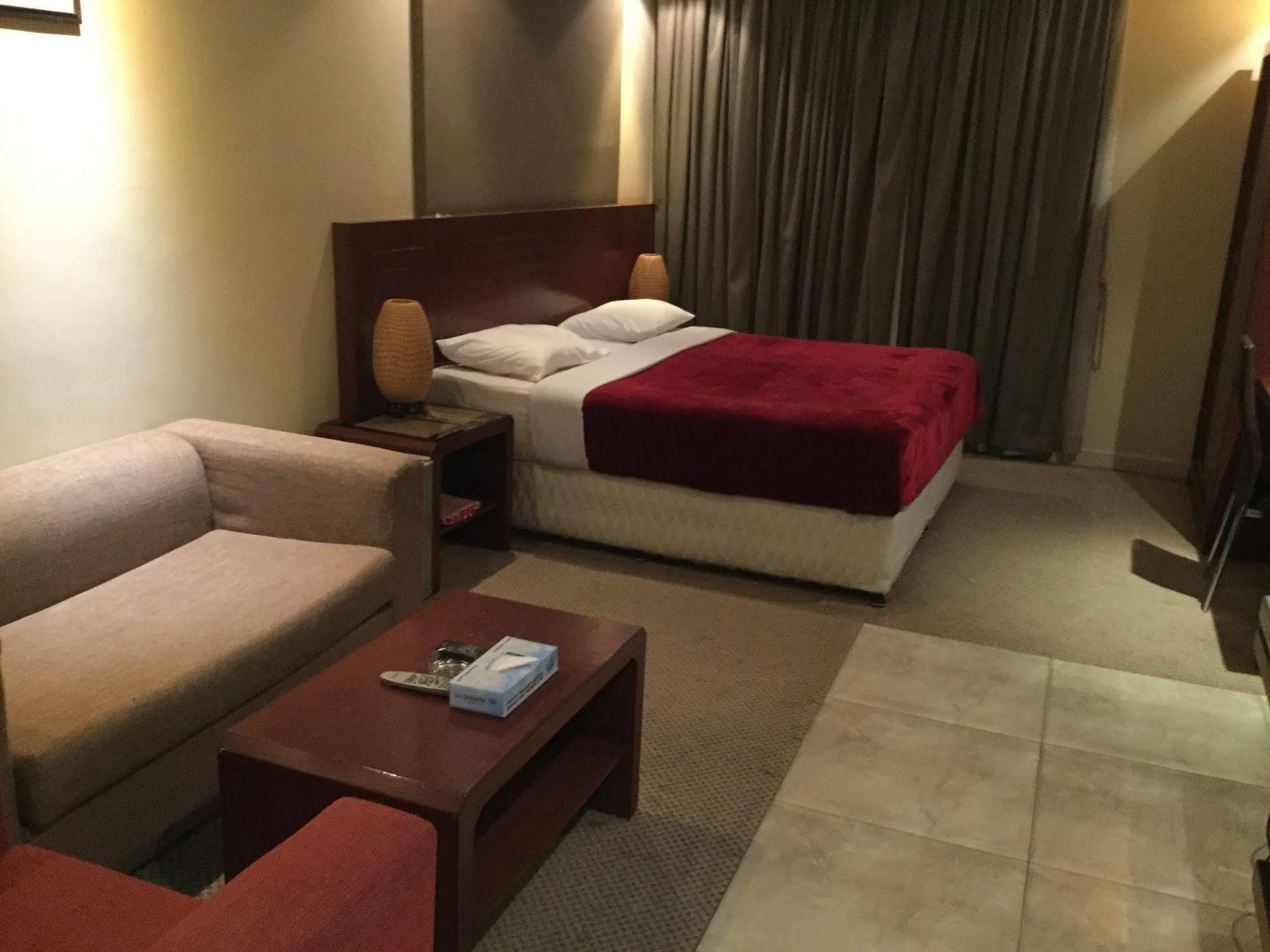 Continental Suite Farwaniya Kuwait City Ngoại thất bức ảnh
